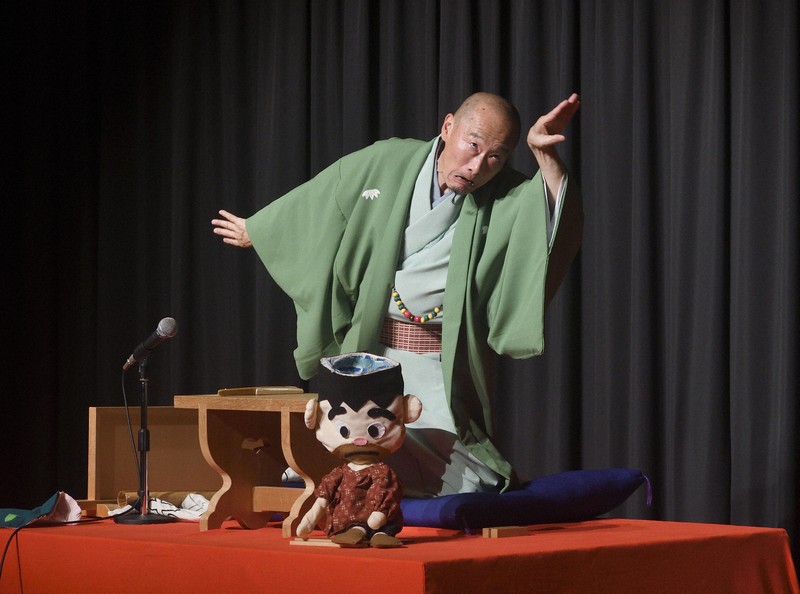 パペット落語」笑福亭鶴笑さん 芸歴40周年で横浜公演 15日に | 毎日新聞