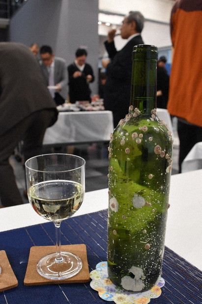 これはすごい」 海底熟成ワイン、そのお味は? 駿河湾で実証実験 | 毎日新聞