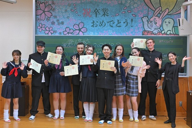 In Photos: Tour gives foreigners a taste of school life in Japan