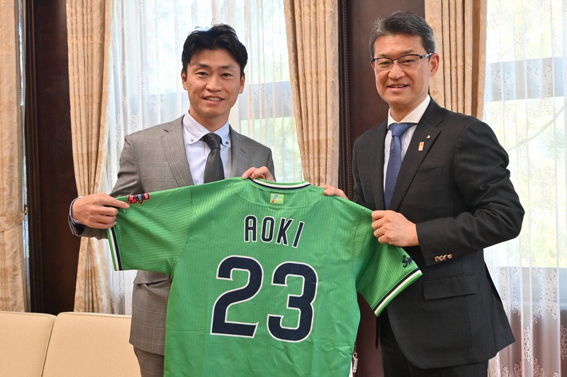 元ヤクルト青木宣親さん「いい野球人生だった」 宮崎知事を表敬訪問