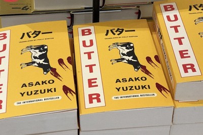 柚木麻子さんの「BUTTER」は英書店大手の「今年の一冊」に選ばれた＝ロンドンで2024年11月15日、篠田航一撮影