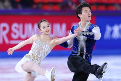 フィギュアGPファイナル ジュニアペア「さえルカ」はSP5位発進 | 毎日新聞