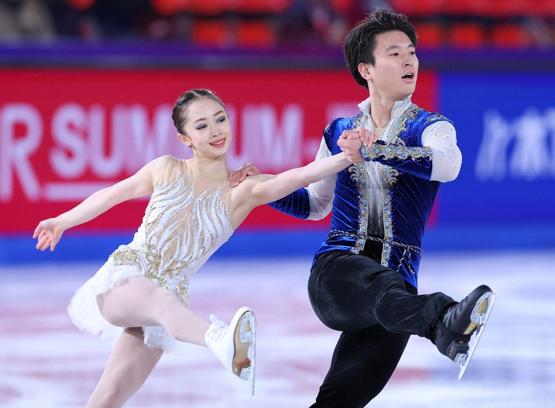 フィギュアGPファイナル ジュニアペア「さえルカ」はSP5位発進 | 毎日新聞