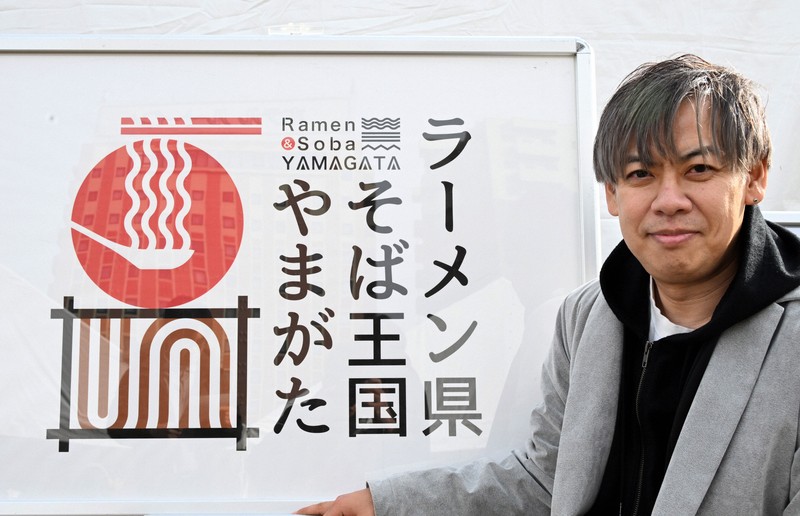「ラーメン県そば王国」のロゴマークを考案した「アスタリスクデザイン」の武田容昌代表＝山形市で2024年12月7日、竹内幹撮影