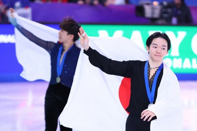 リンクサイド：2位の鍵山優真 「なんか昌磨さんたちみたいな