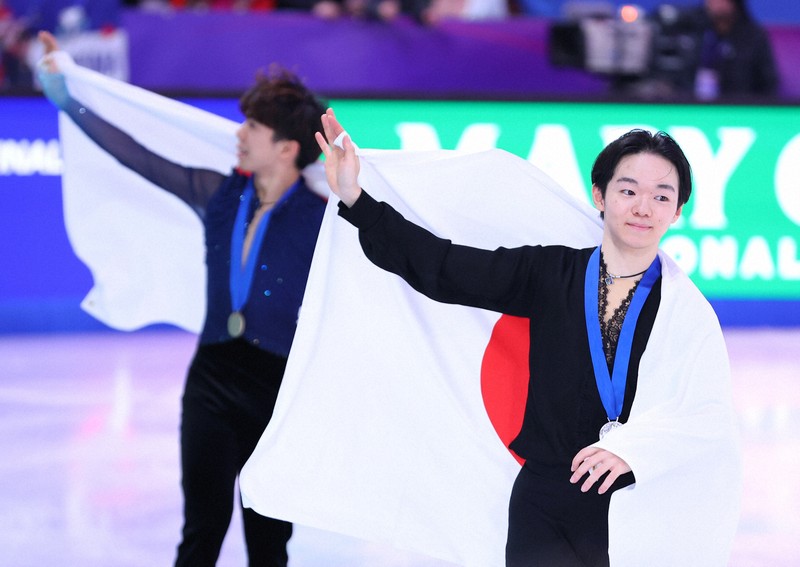 リンクサイド：鍵山「納得できる」佐藤「うれしい」 W表彰台の