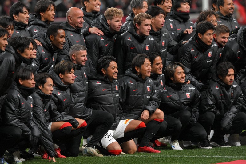 浦和レッズの興梠と宇賀神が引退試合 サッカーJ1最終節新潟戦 [写真