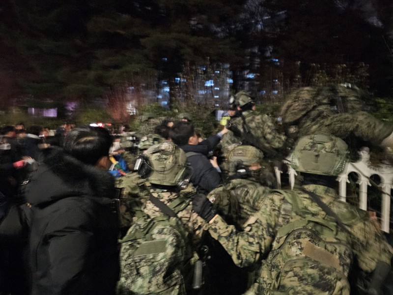 戒厳令で国会突入 陸軍団長「隊員は前国防相に利用された被害者