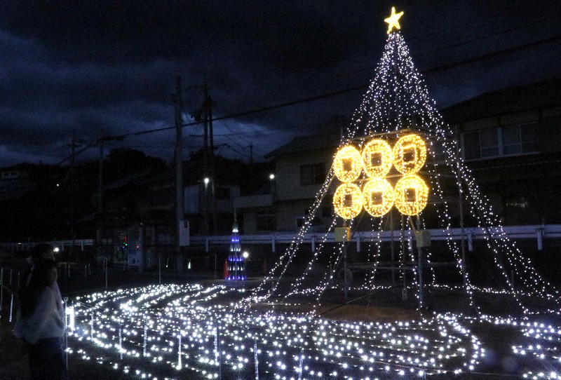 まちの誇り、イルミ競演 ツリーに光る六文銭 九度山 ／和歌山 | 毎日新聞