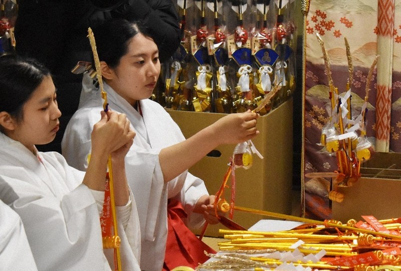 マンション向け小さな破魔矢も 縁起物準備大詰め 福岡・櫛田神社