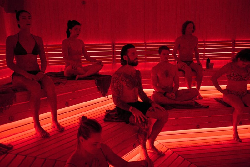ウォール・ストリート・ジャーナル：サウナで人脈づくり 米社交場の新