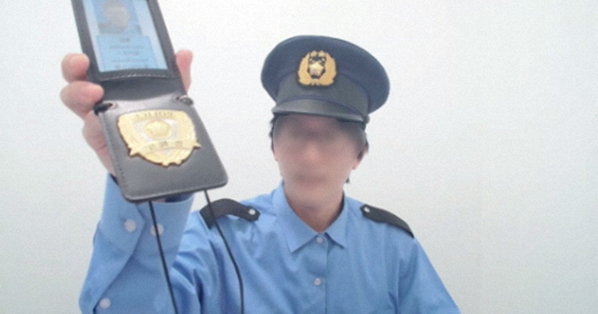 あなたは詐欺をしている」 女性を陥れた偽警察官のアメとムチ | 毎日新聞