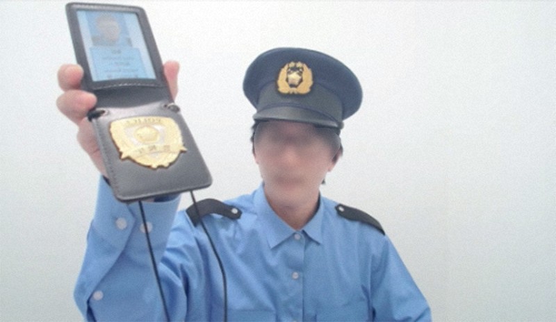 あなたは詐欺をしている」 女性を陥れた偽警察官のアメとムチ | 毎日新聞