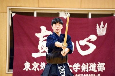東京外国語大剣道部の岡部滉立主将。ワールドワイドな構成の部員たちを一つに束ねている＝東京都府中市の東京外国語大で2024年12月5日、高橋将平撮影