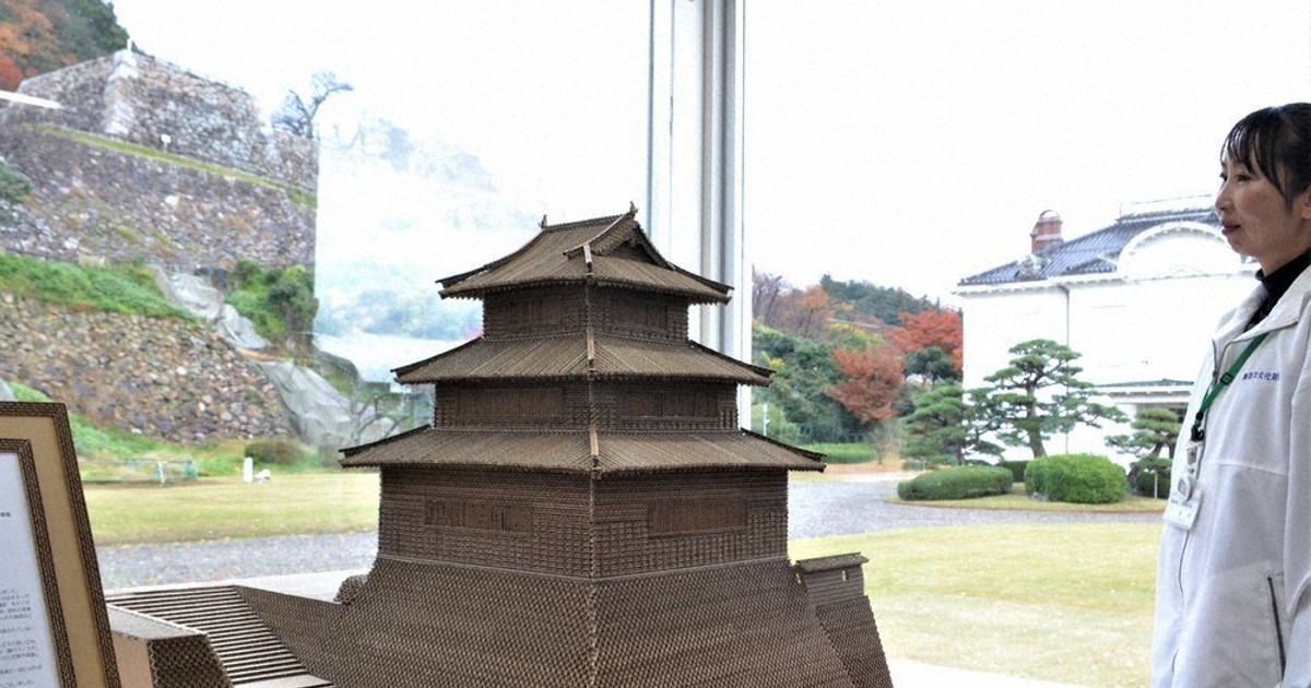 三階櫓、段ボールで“復活” 明治期解体の鳥取城二ノ丸 来年末まで