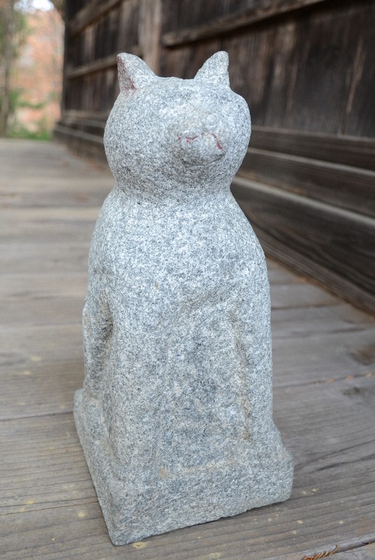 写真 ニャンでそこに猫像が？ 全国に約300体 神社や民家軒先にも [写真