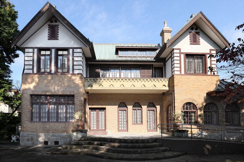 レトロの美：三鷹市山本有三記念館 東京都三鷹市 左右対称と非対称