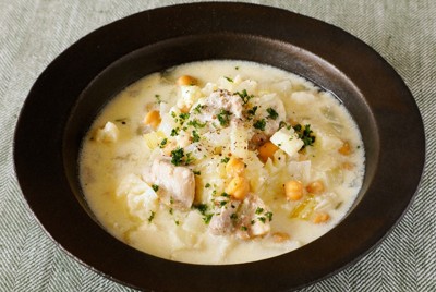 カリフラワーとヒヨコ豆の豆乳スープ