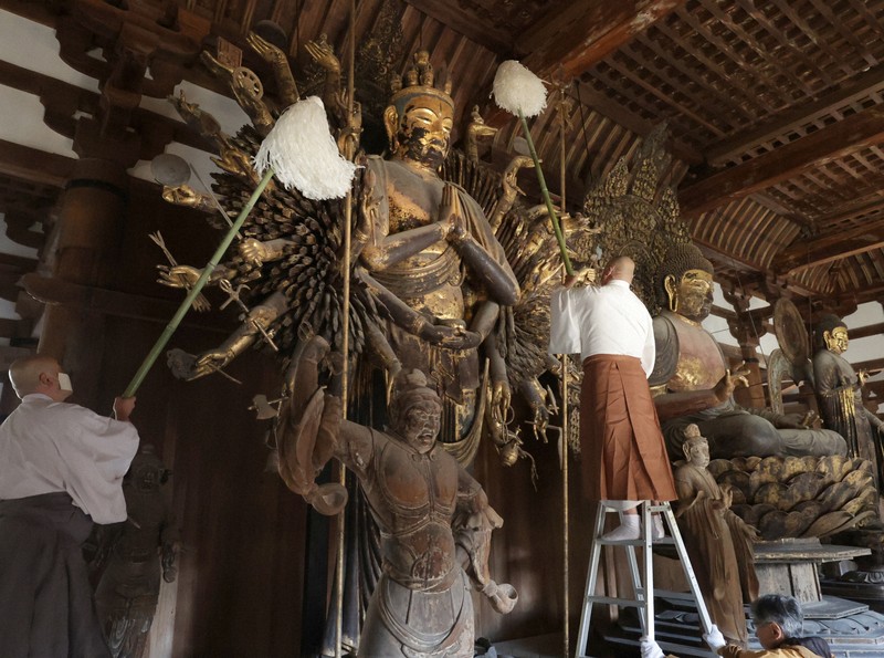 唐招提寺で年末恒例の「お身ぬぐい」 「来年こそは平穏な1年に