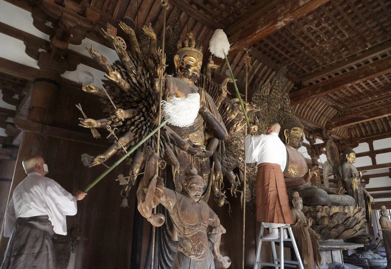 唐招提寺で年末恒例の「お身ぬぐい」 奈良 [写真特集9/9] | 毎日新聞