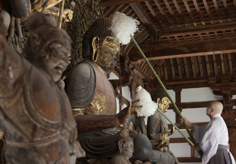唐招提寺で年末恒例の「お身ぬぐい」 奈良 [写真特集1/9] | 毎日新聞