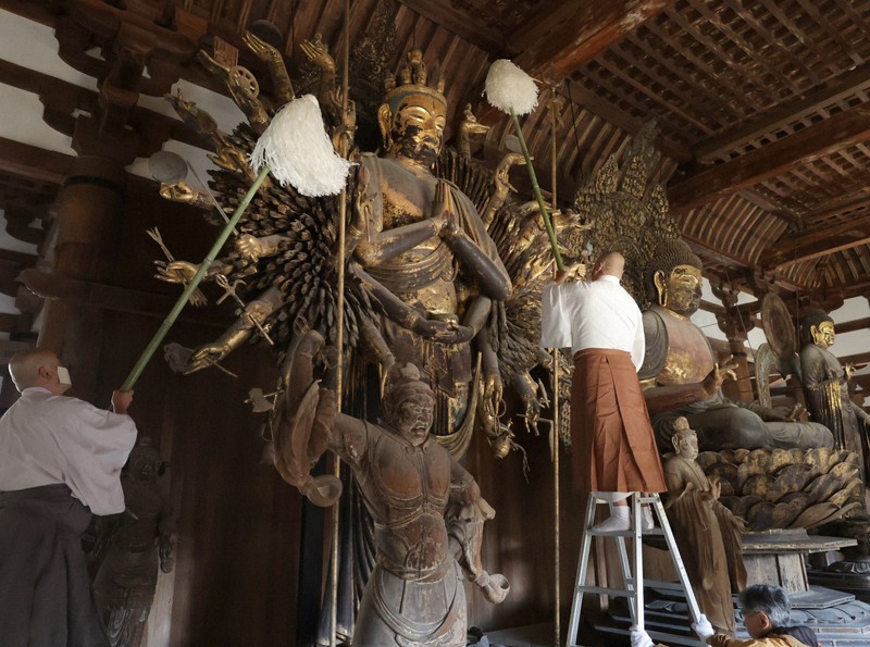 唐招提寺で年末恒例の「お身ぬぐい」 奈良 [写真特集1/9] | 毎日新聞