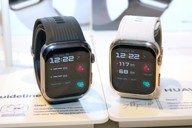 血圧の自動測定に対応したファーウェイの「HUAWEI WATCH D2」＝記事中の写真はすべて筆者撮影