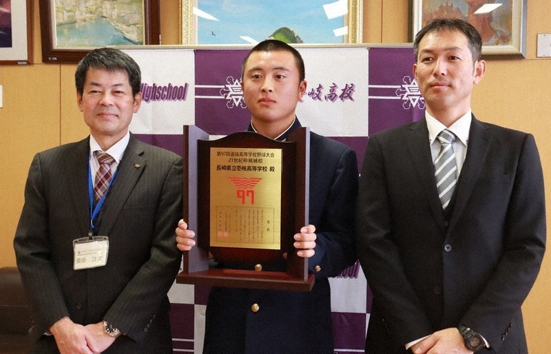 センバツ21世紀枠 壱岐「甲子園にまた一歩」 九州候補校で表彰 ／長崎