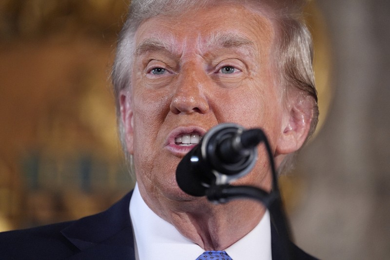 米南部フロリダ州で記者会見を開くトランプ次期大統領=2024年12月16日、AP