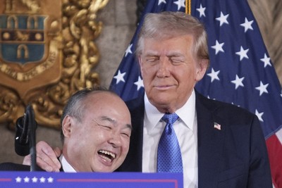 ソフトバンク孫氏がトランプ氏と共同記者会見 15兆円投資を発表 | 毎日新聞