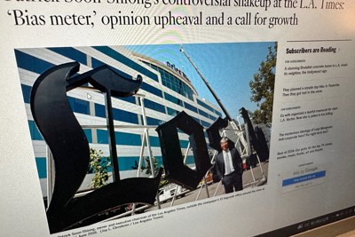 オーナーの「バイアスメーター」導入案を伝えるロサンゼルス・タイムズ（電子版）の記事