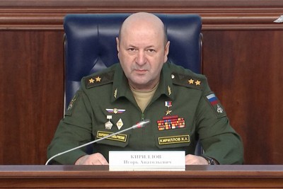 モスクワで開かれた記者会見に出席したロシア軍のイーゴリ・キリロフ放射線化学生物学防護部隊長＝2024年11月5日に配信された動画から、ロシア国防省・ロイター