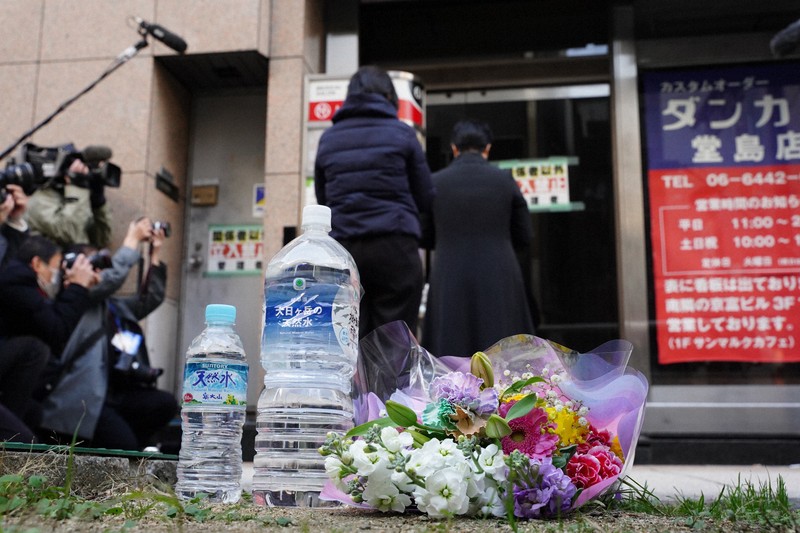 事件風化しないで」 大阪・医院放火3年、現場で遺族らが悼む | 毎日新聞