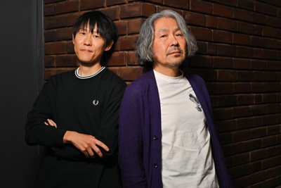 批評家の大澤聡さん（左）と作家の古川日出男さん＝東京都千代田区で2024年12月9日、前田梨里子撮影