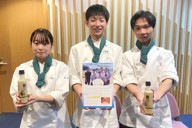 捨てるはずの魚を使ってドレッシングを作った相可高生＝三重県庁で2024年12月16日、原諒馬撮影