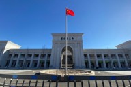 ドームや尖塔が撤去され「中国風」に改修されたイスラム教礼拝所「竇店清真寺」＝北京市房山区で2024年1月24日、岡崎英遠撮影