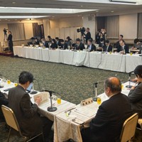 医師偏在対策のとりまとめ案が示された厚生労働省の検討会＝東京都千代田区で2024年12月10日午後5時56分、松本光樹撮影