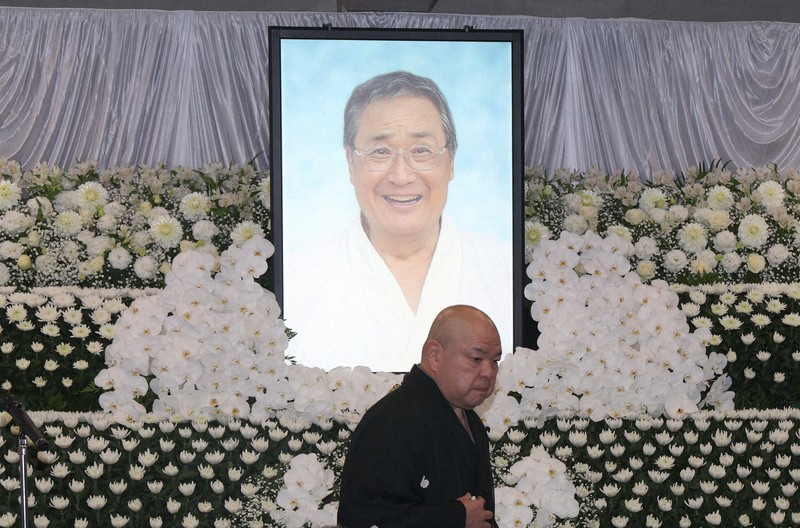 元横綱・北の富士さんをしのぶ会 八角部屋で2000人が別れ告げる | 毎日新聞