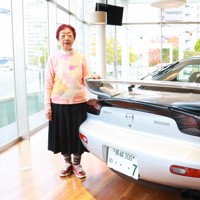 本日限定❣️¥49、999からの大幅値下げ‼️アナと雪の女王電動自動車日本未発売 25年間ありがとう。セブン」 80歳女性「RX-7」をマツダに譲渡 [写真