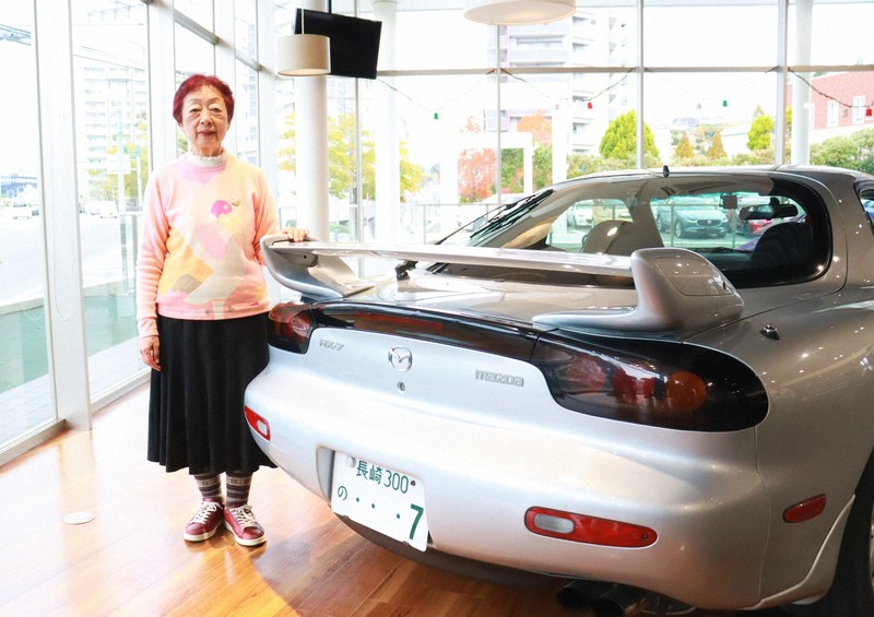 25年間ありがとう。セブン」 80歳女性「RX-7」をマツダに譲渡 [写真