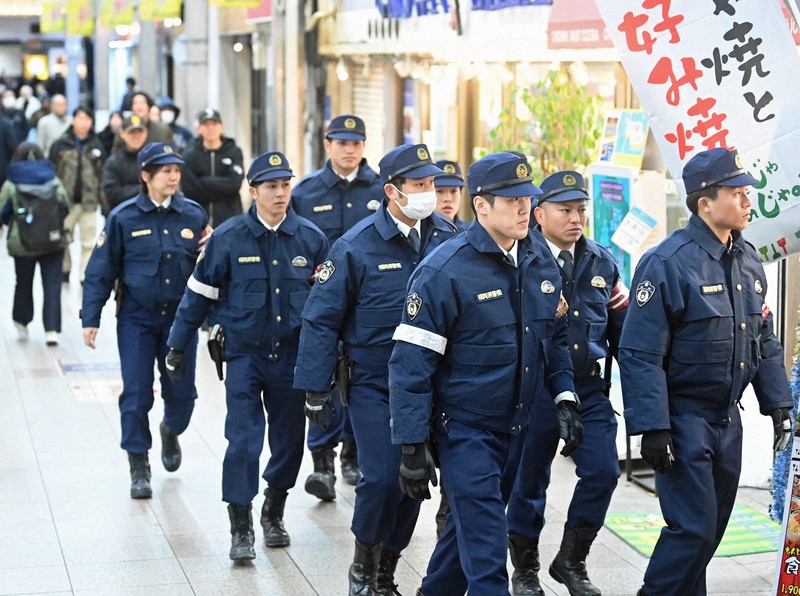 マクドナルド中学生刺殺事件で警察がパトロール 北九州 [写真特集1/12