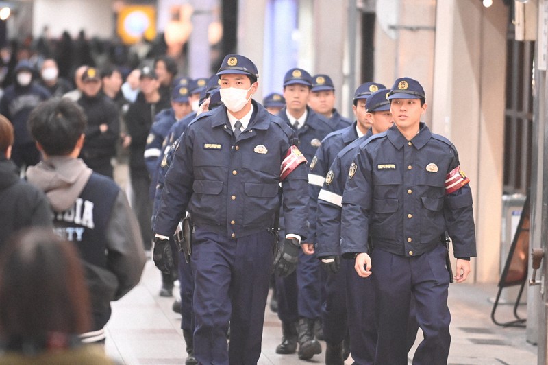 マクドナルド中学生刺殺事件で警察がパトロール 北九州 [写真