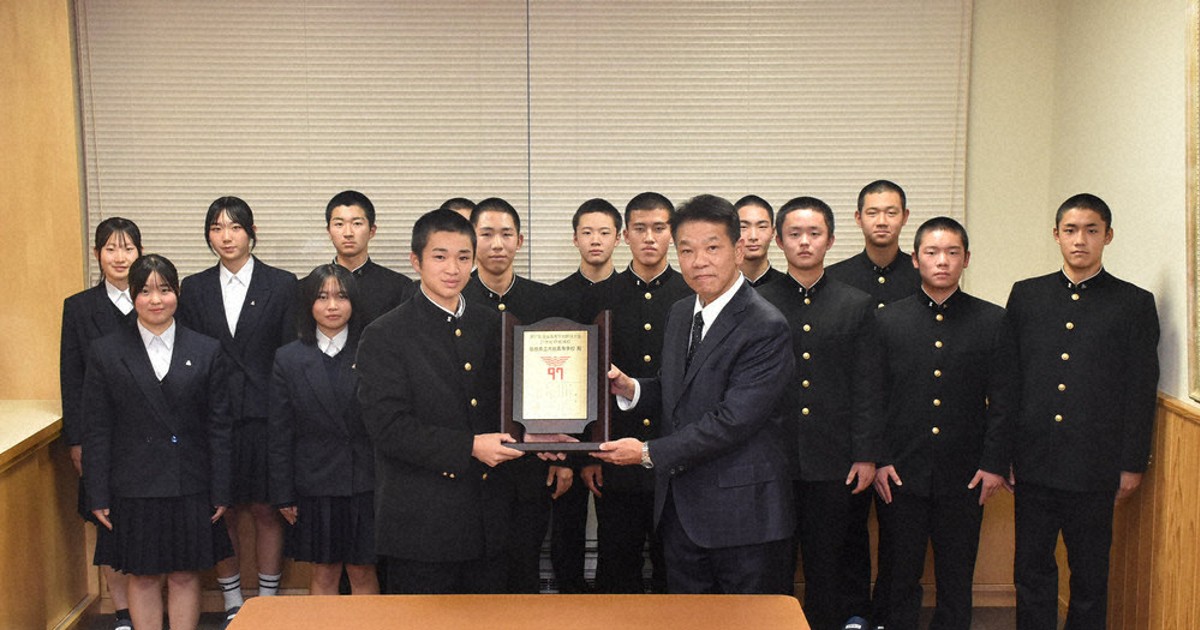 センバツ21世紀枠 大田に表彰盾 中国地区候補校 ／島根 | 毎日新聞