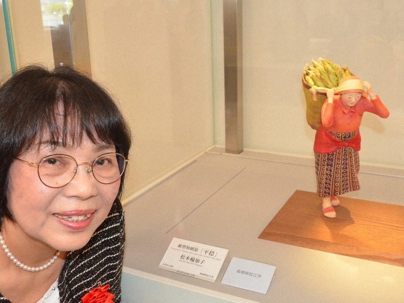 日本伝統工芸展 島根県立美術館・25日まで 陶芸、染織、漆芸など7部門