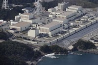 再稼働した東北電力の女川原発2号機（手前右）。エネルギー基本計画は原発の最大限活用を盛り込んでいる＝宮城県で2024年10月24日、本社ヘリから