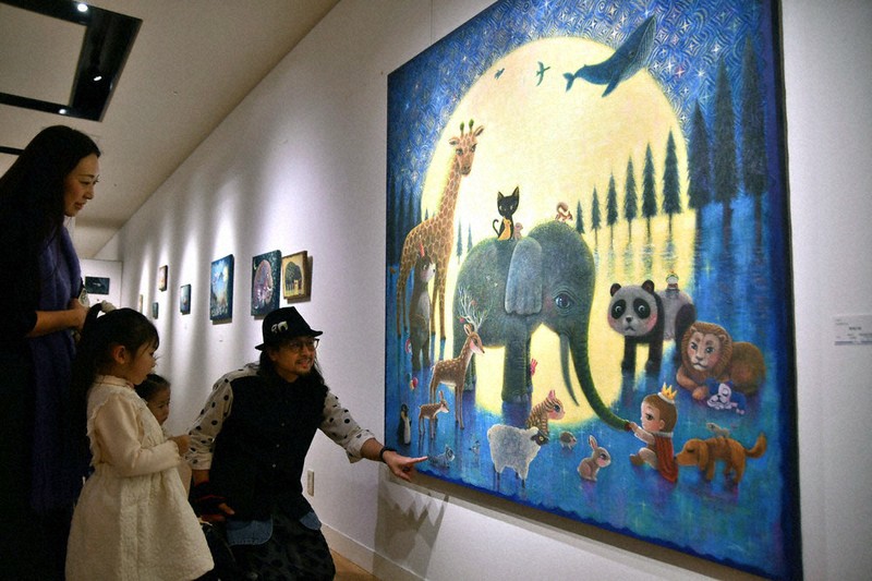 希望の光」幻想的に たなかしんさん個展 23日まで 阪急うめだ ／大阪