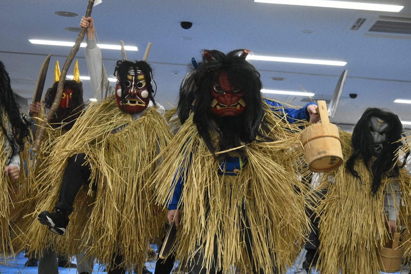 若き「なまはげ」たち、大みそかに向け所作を勉強 秋田・男鹿 | 毎日新聞