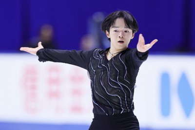 男子SP、鍵山優真が首位発進 2位は中田璃士 全日本フィギュア | 毎日新聞