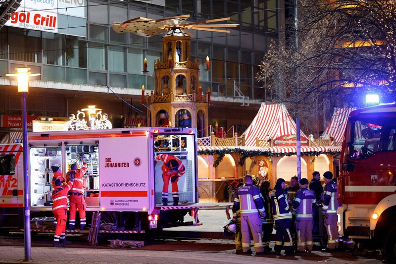 ドイツのクリスマス市に車突っ込み2人死亡、60人以上けが 医師拘束