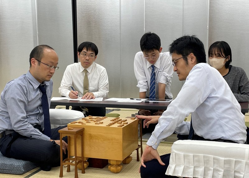 稲葉八段の新工夫 光った渡辺九段の小技 A級順位戦観戦記 | 毎日新聞 稲葉八段の新工夫 光った渡辺九段の小技 A級順位戦観戦記 | 毎日新聞